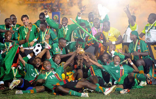 米兰冬窗急寻中锋：莱奥撑不起停区，谁能补上争冠最后一块拼图？