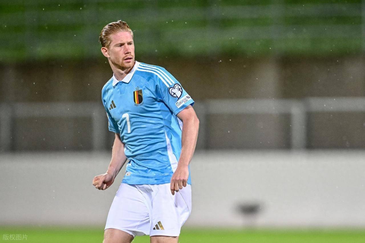 安切洛蒂：贝林厄姆风格像卡卡，他很聪明总能出现在关键位置（安切洛蒂赞贝林厄姆：风格近卡卡，聪明跑位常现关键位置）